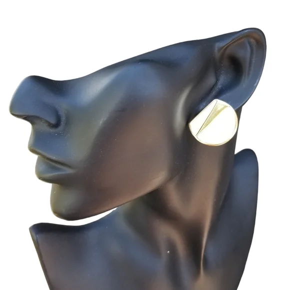 MONET VINTAGE CREAM ENAMEL & GOLDTONED SPIKE DISK EARRINGS - Picture 2 of 5